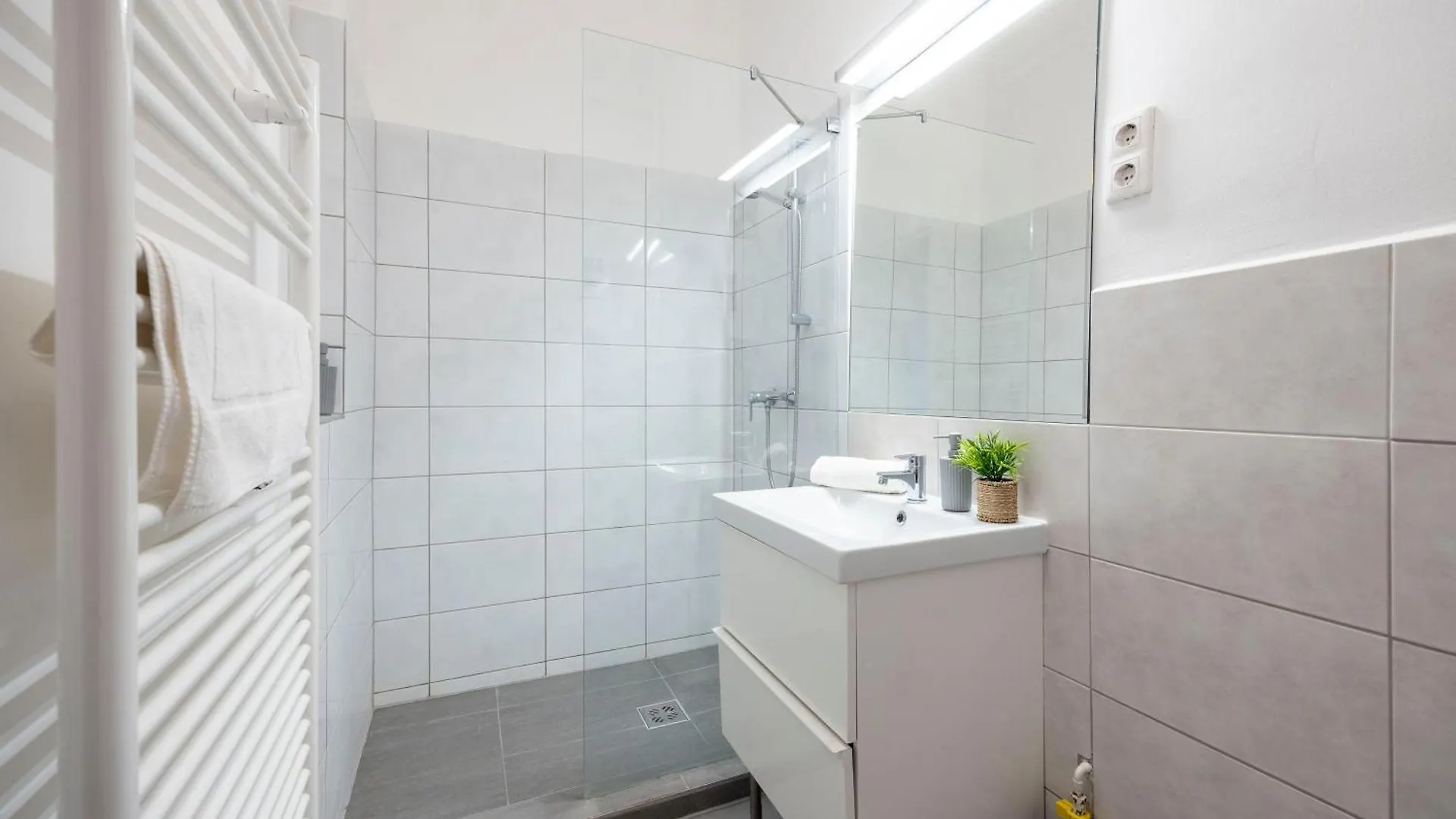 Stylish & Charming Cozy Suite By Prestige Homes Budapest Hungary