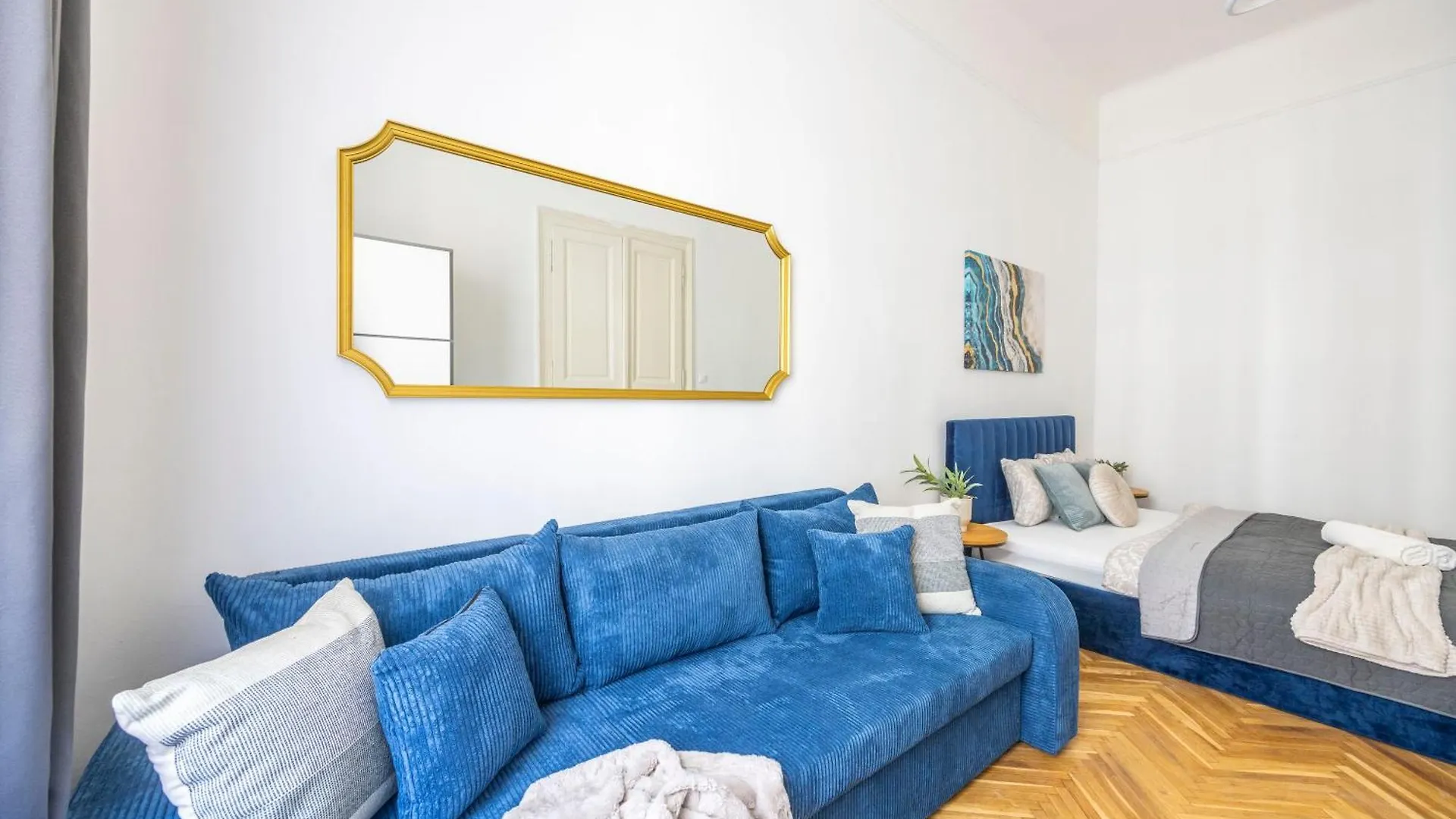 Stylish & Charming Cozy Suite By Prestige Homes Budapest Hungary